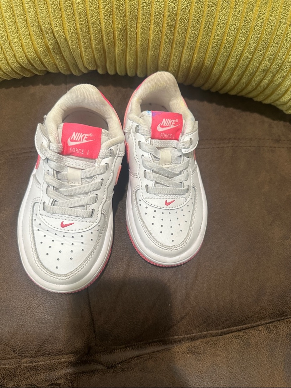 Nike Kids White and Pink Low-Top Sneakers